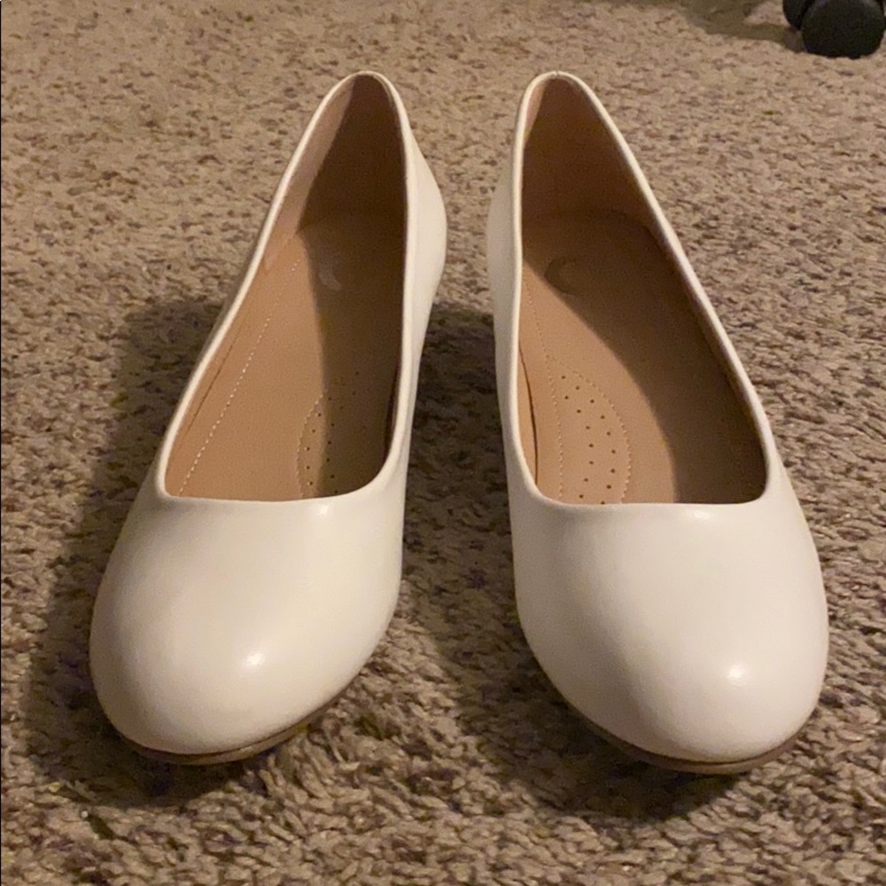 White closed toed pumps